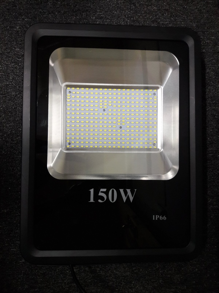 Led flood light 150W IP66 (LED flood Light 150W Lumen 8000 life span 50000 hrs)
